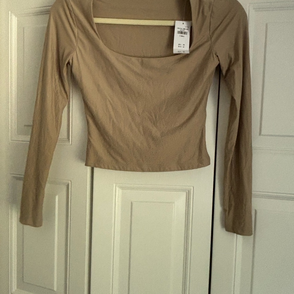 NWT- Abercrombie & Fitch Beige/Tan Long Sleeve Tuckable Top